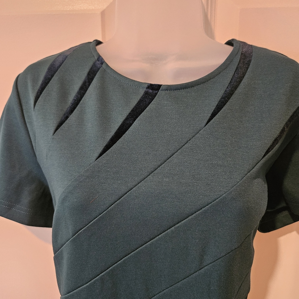 Structured Dark Green Short-Sleeve Sheath Dress (cocktail) - Picture 2 of 5